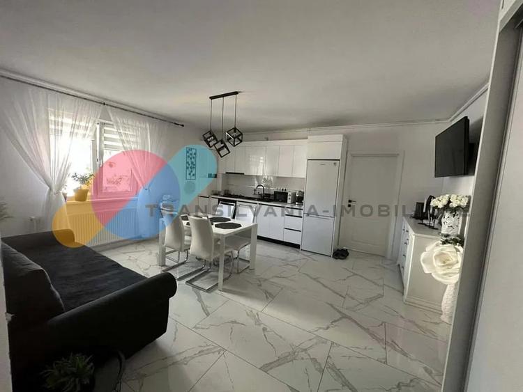 Apartament cu 3 camere semidecomandat în Florești