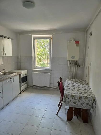 Apartament cu 2 camere decomandat în Dealul Cetății
