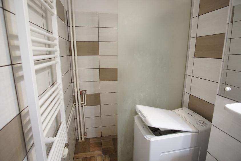 Garsonieră decomandată în Costin Georgian