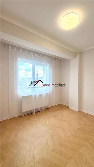 Apartament cu 3 camere semidecomandat, mobilat în Florești
