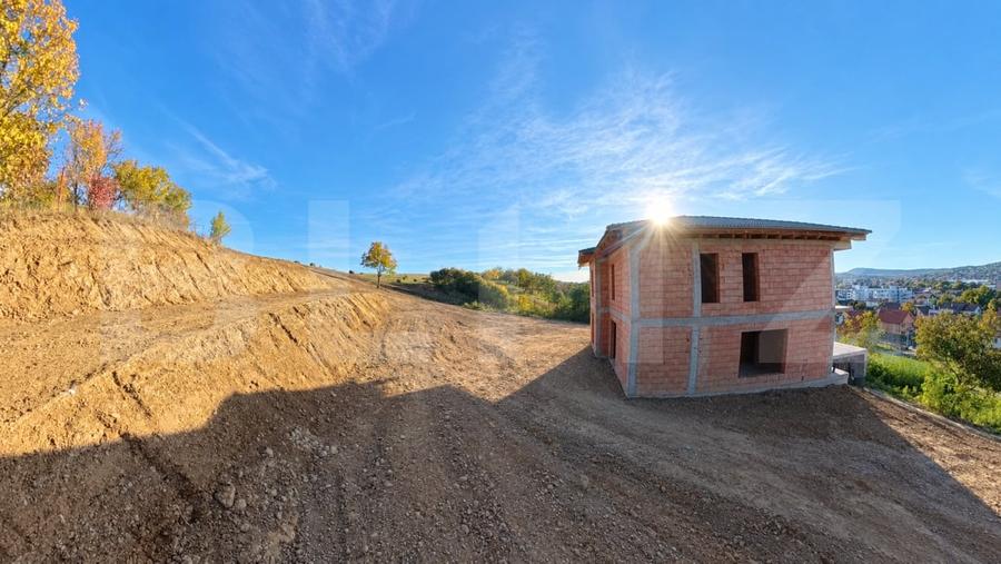 Casă individuală cu 8 camere cu Garaj în Nord