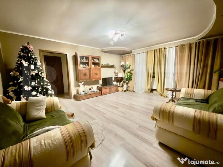 Apartament cu 3 camere semidecomandat în Craiovița Nouă