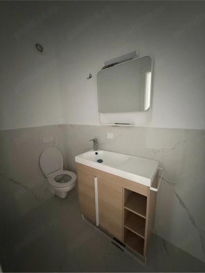 Apartament cu 3 camere semidecomandat în Florești