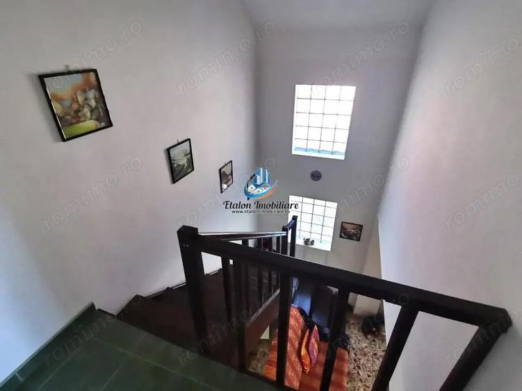 Casă cu 6 camere cu Teren 1000 Mp în Sărata