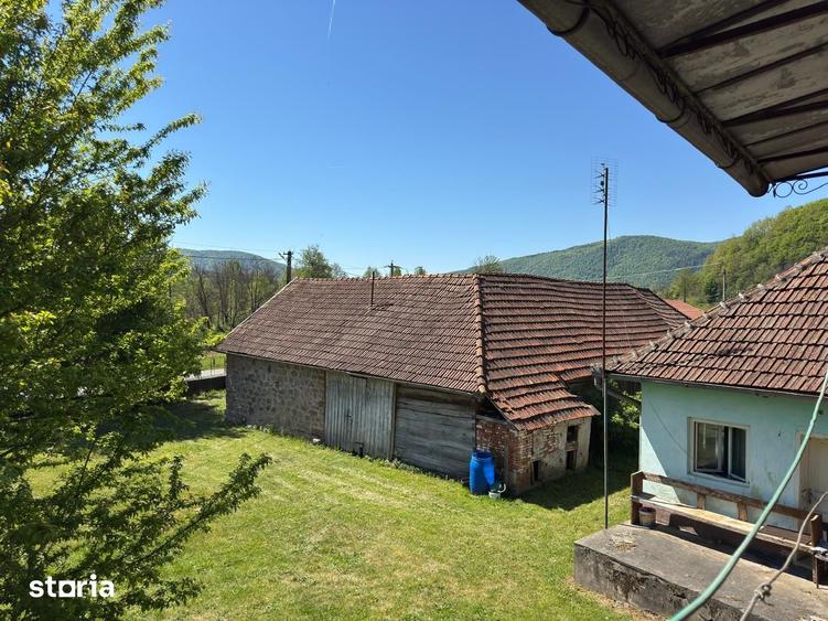 Casă cu 4 camere cu Teren 7247 Mp în Băița