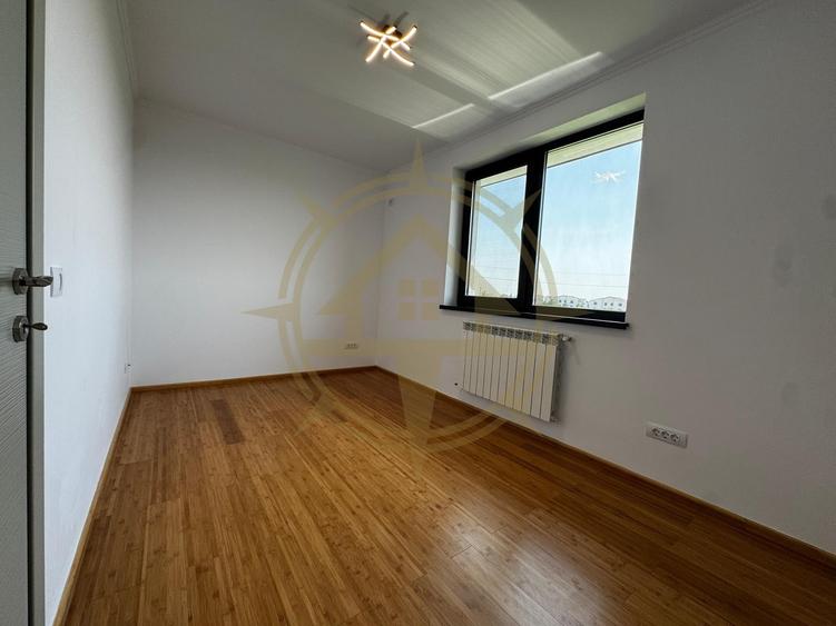 Casă cu 5 camere cu Teren 500 Mp în Dumbrăveni