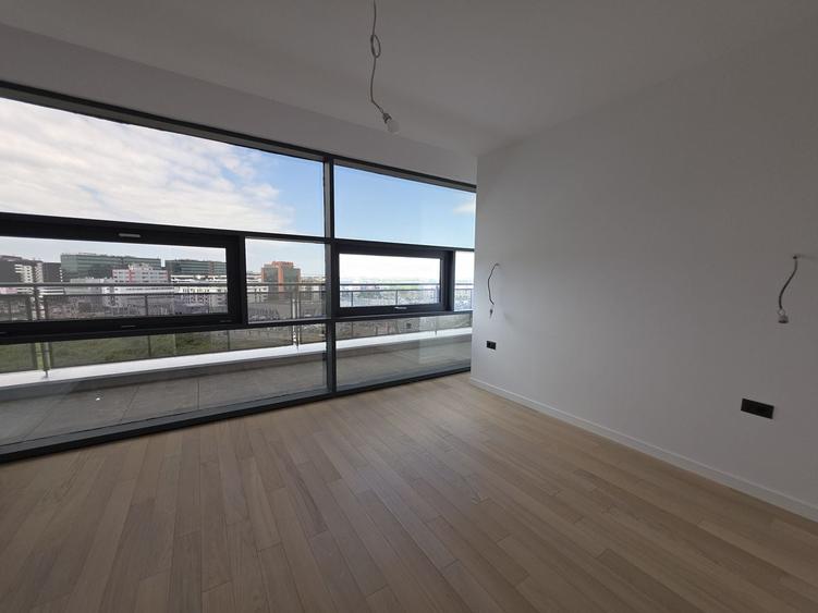 Penthouse cu 4 camere semidecomandat în Nord-Vest