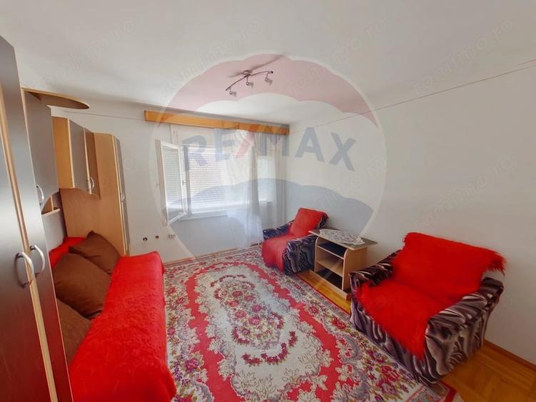 Casă cu 8 camere cu Teren 2694 Mp în Rona de Sus