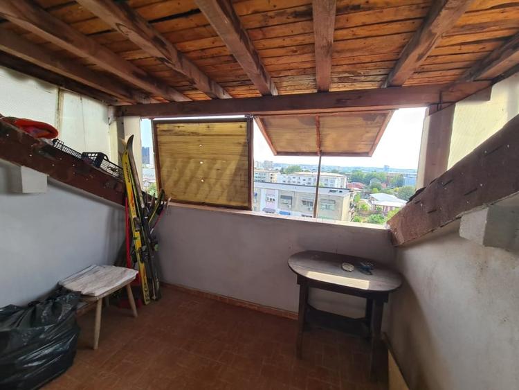 Apartament cu 4 camere decomandat, mobilat în Sărari