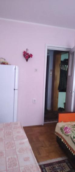 Apartament cu 3 camere semidecomandat, mobilat în Central