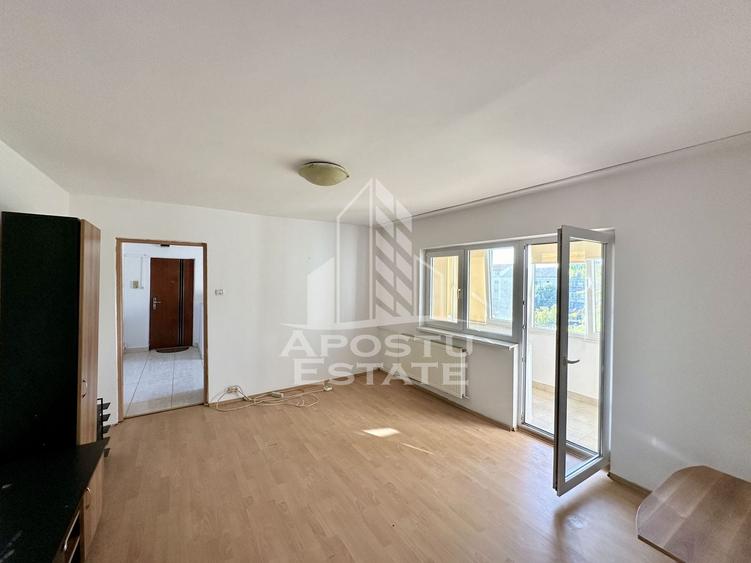 Apartament cu 2 camere semidecomandat, mobilat în Lipovei