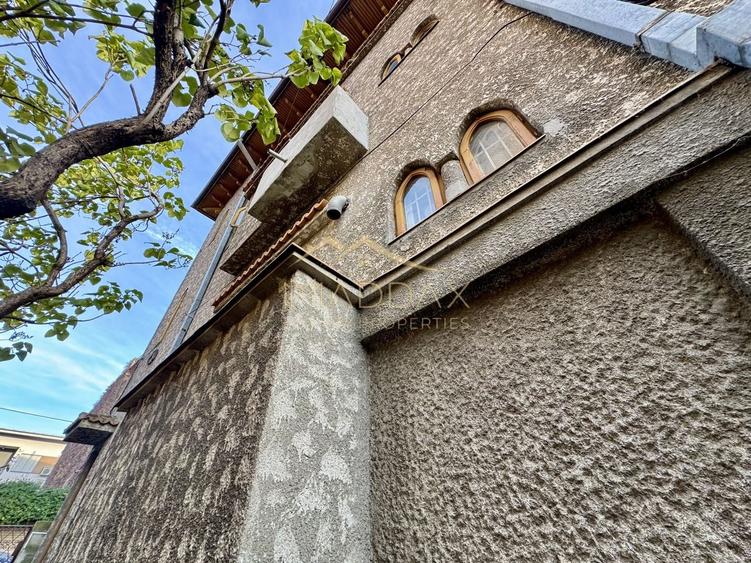 Casă individuală cu 6 camere cu Canalizare în Primăverii