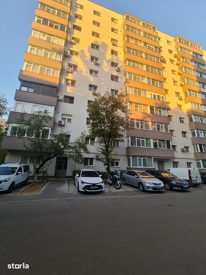 Apartament cu 3 camere semidecomandat în Militari