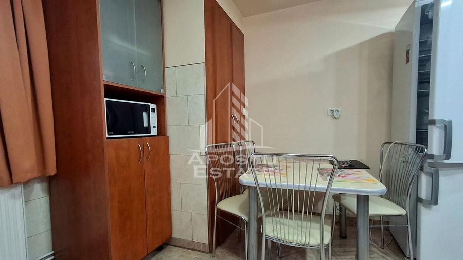 Apartament cu 2 camere semidecomandat, mobilat în Boul Roșu