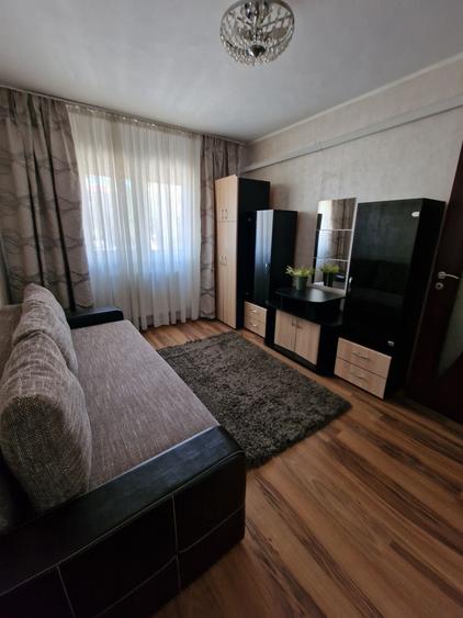 Apartament cu 3 camere decomandat în Aradului
