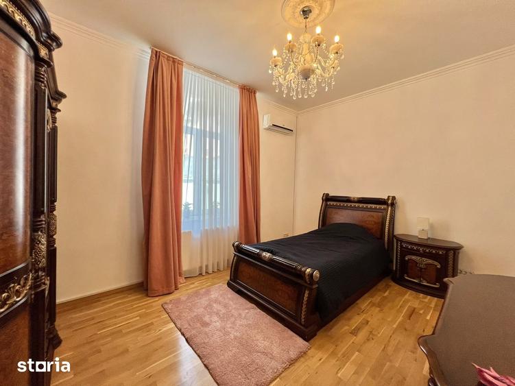 Apartament cu 5 camere în Romană