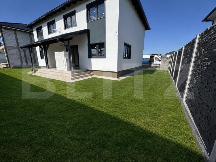 Duplex cu 4 camere cu Teren 250 Mp în Micești