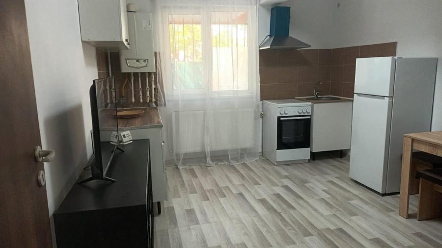 Apartament cu 2 camere decomandat, mobilat în Central