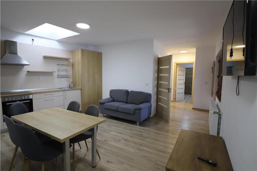 Apartament cu 4 camere decomandat în 7 Noiembrie