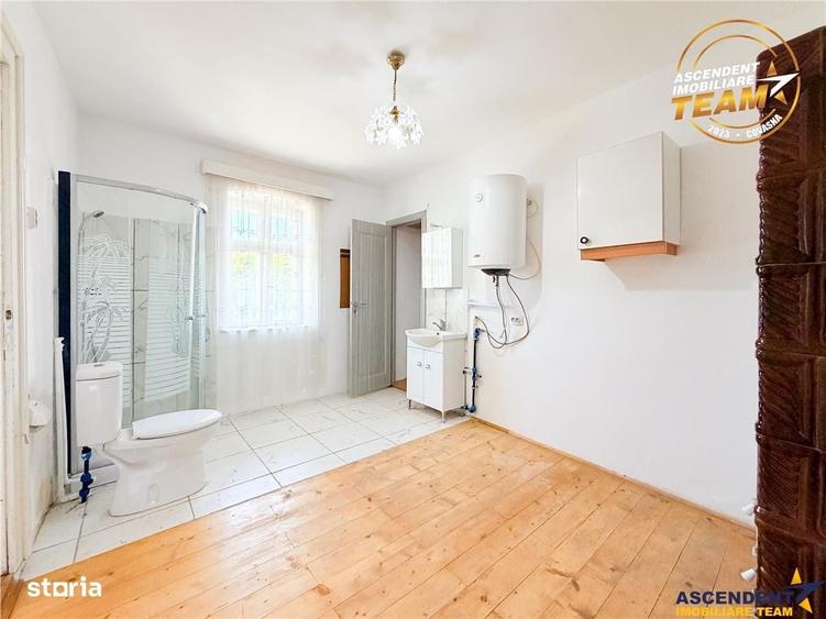 Casă cu 4 camere în Araci