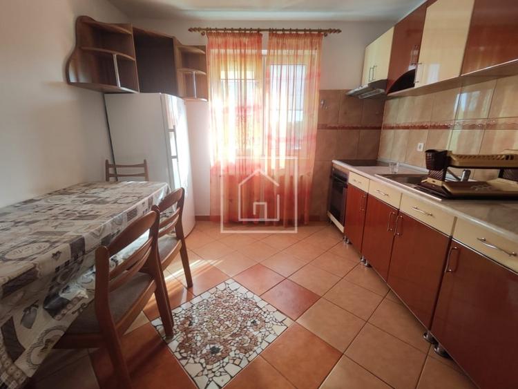 Duplex cu 4 camere cu Canalizare în Tineretului