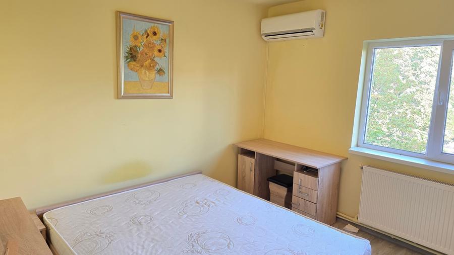 Apartament cu 4 camere decomandat în Liliacului
