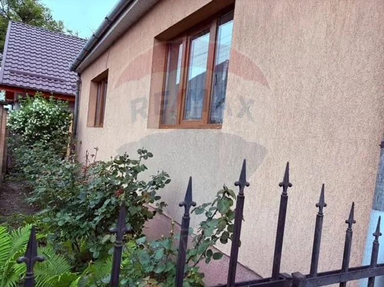 Casă cu 2 camere cu Teren 557 Mp în Central