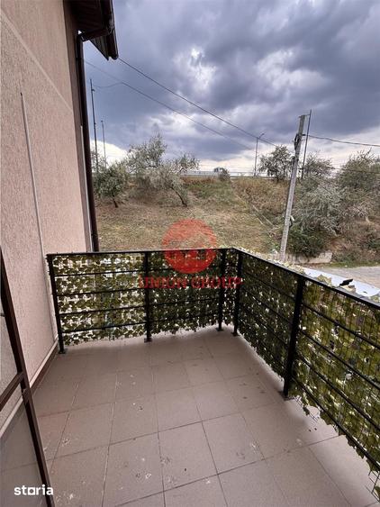 Casă cu 8 camere cu Teren 200 Mp în Central