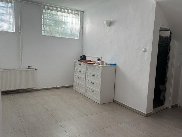 Casă cu 4 camere cu Teren 200 Mp în Central
