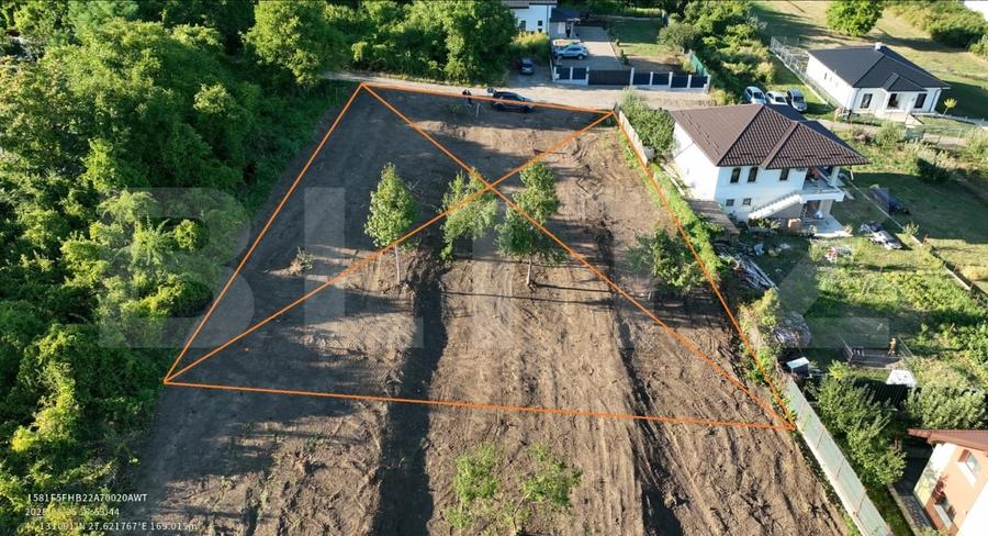 Teren Construcții intravilan de 1200 mp, în Bucium