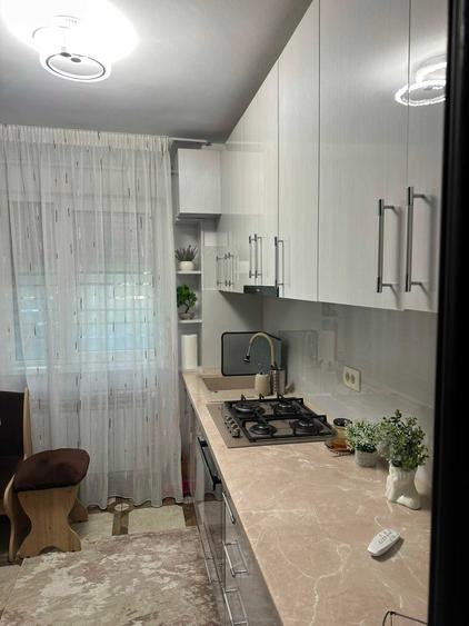 Apartament cu 3 camere semidecomandat în Ultracentral