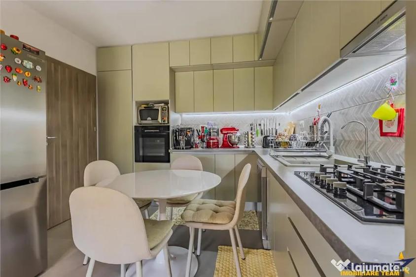 Casă cu 4 camere cu Teren 333 Mp în IAR