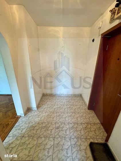 Apartament cu 3 camere semidecomandat în Berceni
