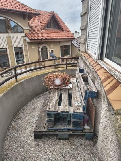 Apartament cu 4 camere semidecomandat în Cazino