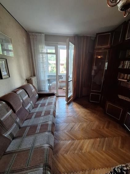 Apartament cu 3 camere semidecomandat în Basarabia