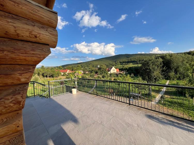 Casă individuală cu 4 camere cu Teren 10000 Mp în Ozun