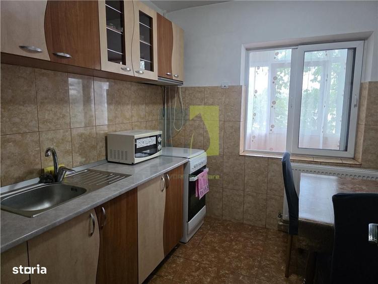 Apartament cu 2 camere decomandat în Rovine