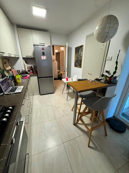 Unirii -  Strada Matei Basarab .  3 camere + 2 bai + 2 balcoane + parcare - 8