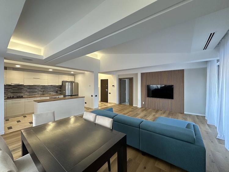 Apartament cu 4 camere, mobilat în Băneasa