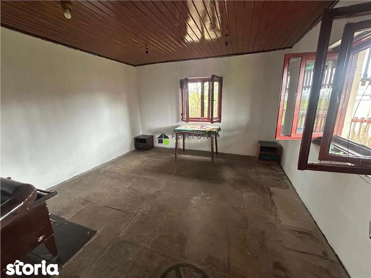 Casă cu 2 camere cu Teren 1850 Mp în Dobârlău