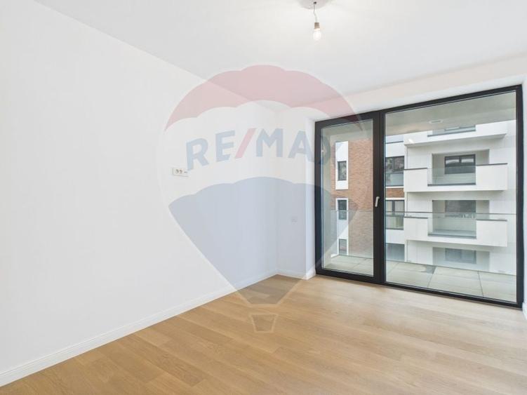 Apartament cu 3 camere semidecomandat în Nord