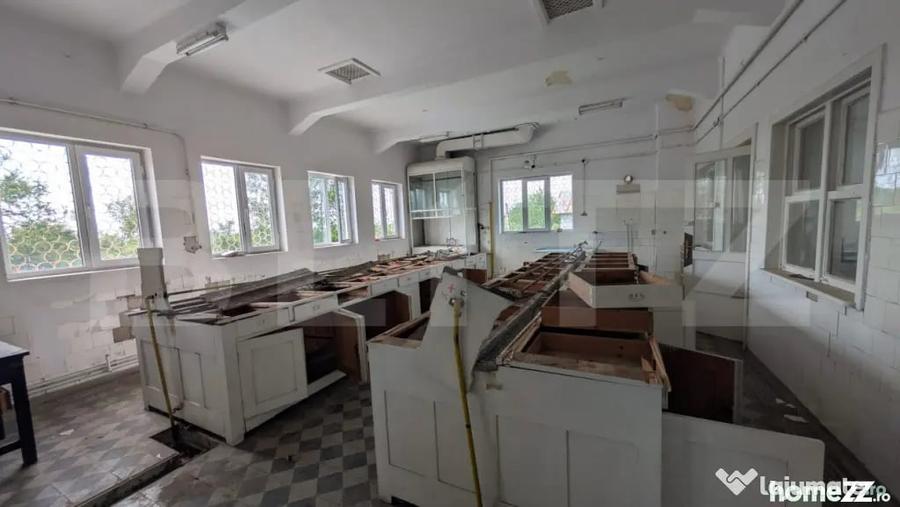 Casă cu 5 camere cu Teren 1216 Mp în Central