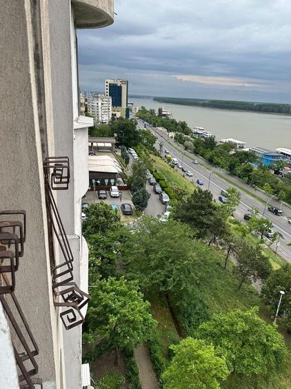 Apartament cu 3 camere decomandat în Faleză