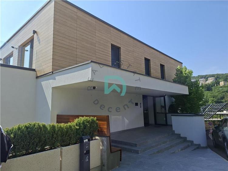 Apartament cu 3 camere decomandat în Drumul Poienii
