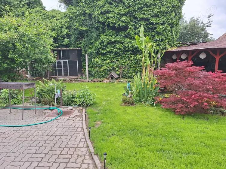 Casă cu 6 camere cu Teren 1330 Mp în Central