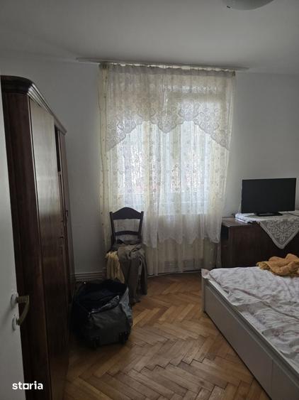 Apartament cu 2 camere de inchiriat zona ?coala nr. 3 - etaj 1 - 4
