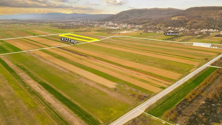 Teren de 4322 mp, în Mănești