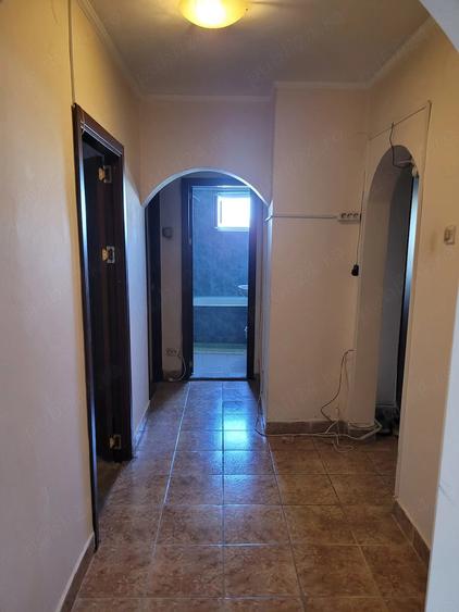 Apartament cu 4 camere decomandat în Prundu