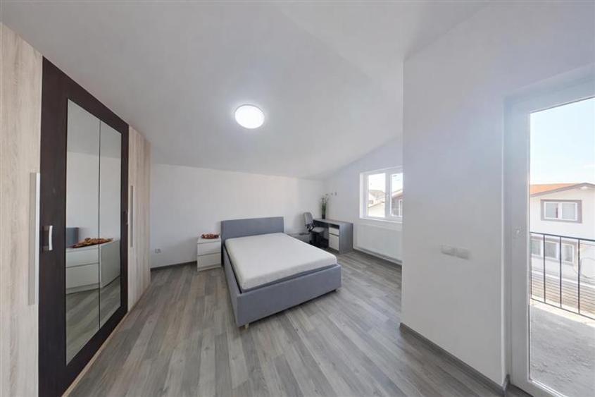 Casă individuală cu 5 camere cu Teren 300 Mp în Exterior Est