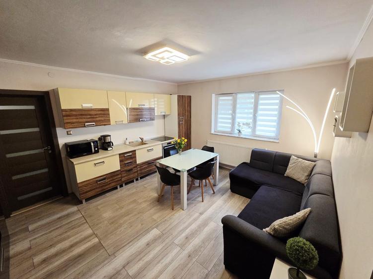 Apartament cu 3 camere decomandat, mobilat în Dâmbovița